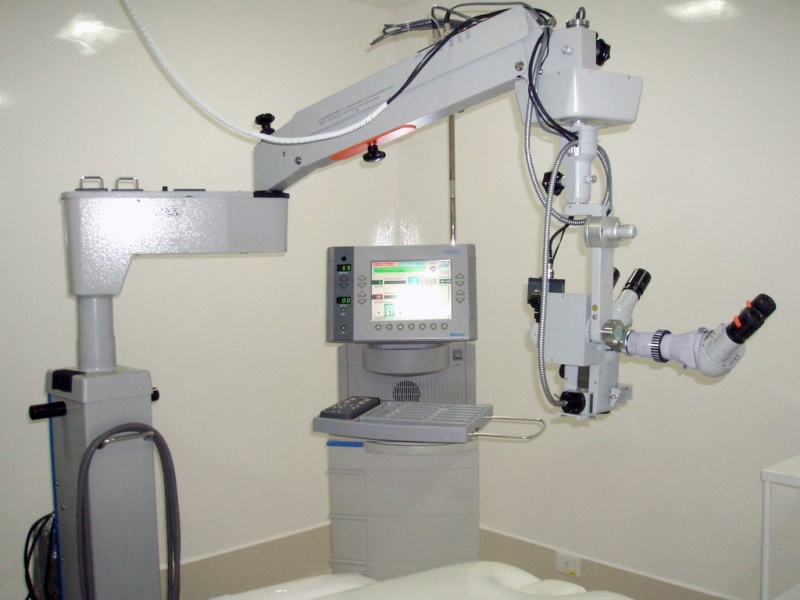 Especialista em Retina Pedreira - Especialista em Cirurgia Plástica Ocular